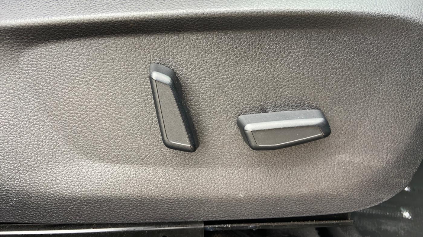 2023 KIA SELTOS  GTX PLUS 1.5 DIESEL AT, Diesel, Automatic, 24,402 km, Driver Side Adjustment Panel