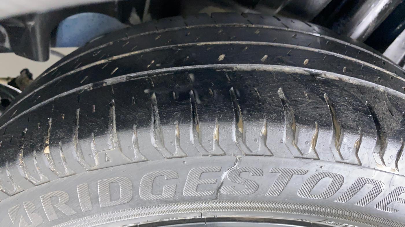 2019 Maruti XL6 ALPHA SHVS  MT, Petrol, Manual, 40,506 km, Left Rear Tyre Tread