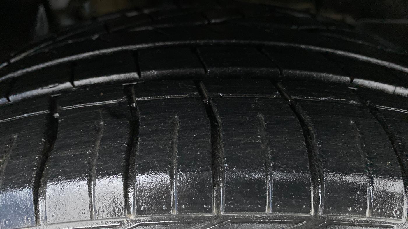 2018 Tata NEXON XZA+ 1.5, Diesel, Automatic, 13,714 km, Right Front Tyre Tread