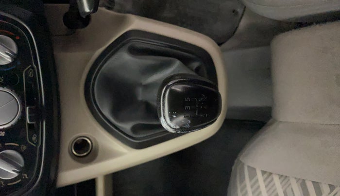 2016 Datsun Go T, Petrol, Manual, 1,25,922 km, Gear Lever