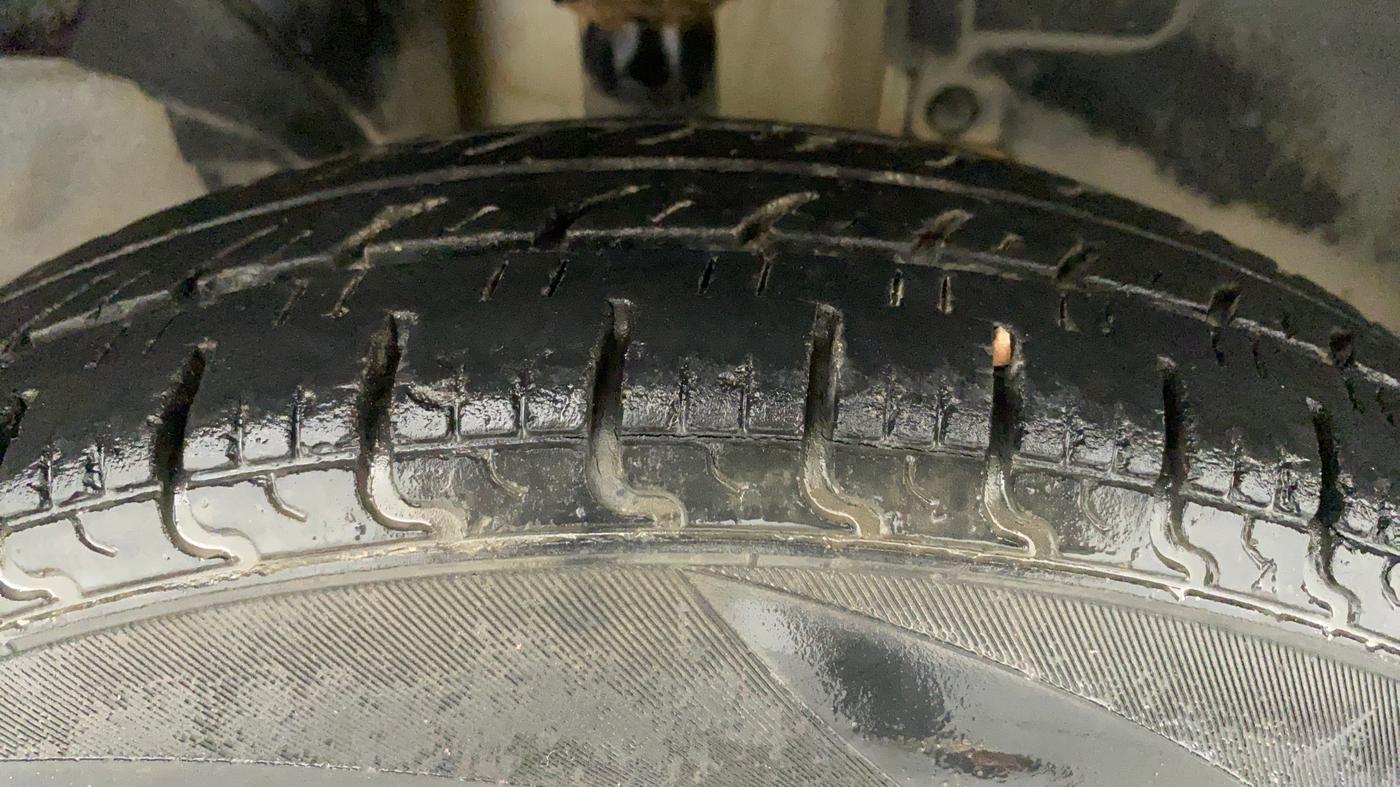 2018 Renault Kwid RXT 1.0 EASY-R AT OPTION, Petrol, Automatic, 30,181 km, Right Front Tyre Tread