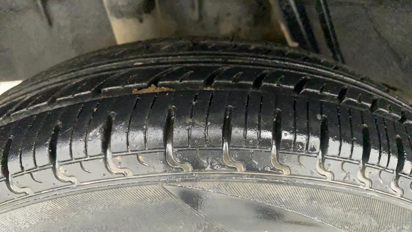 2018 Renault Kwid RXT 1.0 EASY-R AT OPTION, Petrol, Automatic, 30,181 km, Right Rear Tyre Tread