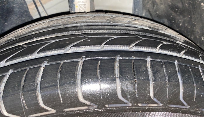 2024 Volkswagen TAIGUN COMFORTLINE 1.0 TSI MT, Petrol, Manual, 38,062 km, Right Front Tyre Tread