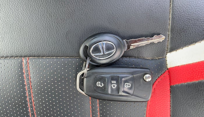 2019 Tata Tiago XZ PLUS PETROL, Petrol, Manual, 9,143 km, Key Close Up