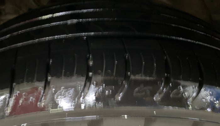 2020 Mahindra XUV300 W6 1.2 PETROL, Petrol, Manual, 83,760 km, Left Front Tyre Tread