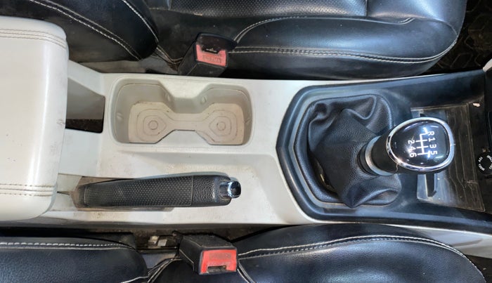 2020 Mahindra XUV300 W6 1.2 PETROL, Petrol, Manual, 83,760 km, Gear Lever