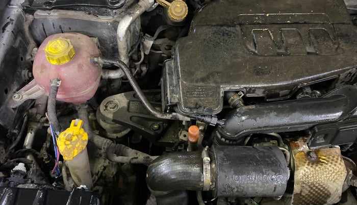 2020 Mahindra XUV300 W6 1.2 PETROL, Petrol, Manual, 83,760 km, Engine View - Right