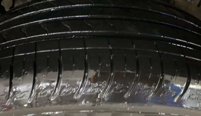 2020 Mahindra XUV300 W6 1.2 PETROL, Petrol, Manual, 83,760 km, Left Rear Tyre Tread