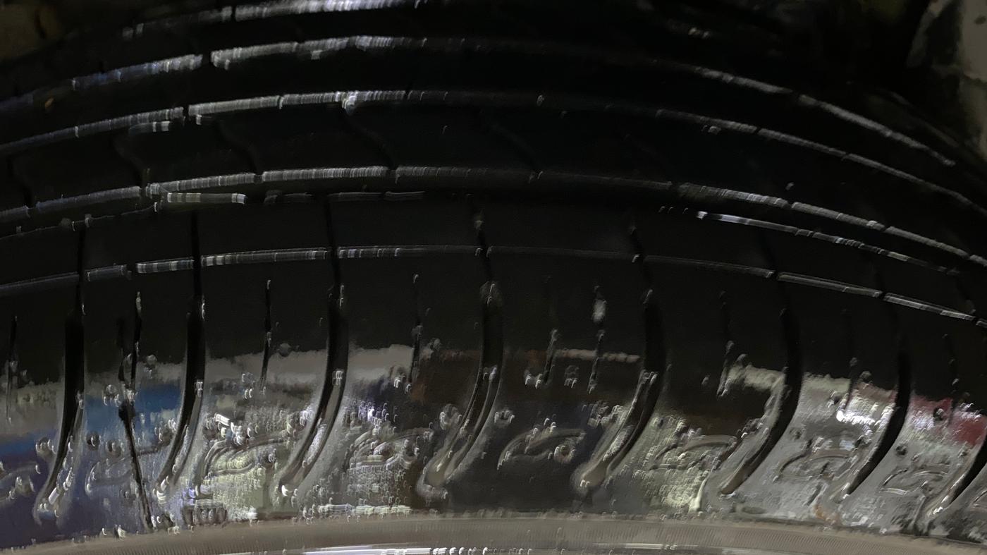2020 Mahindra XUV300 W6 1.2 PETROL, Petrol, Manual, 83,760 km, Right Rear Tyre Tread