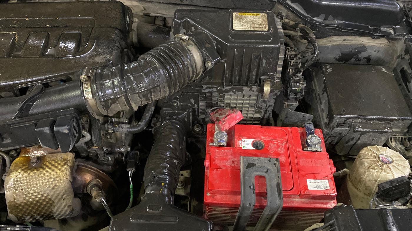 2020 Mahindra XUV300 W6 1.2 PETROL, Petrol, Manual, 83,760 km, Engine View - Left