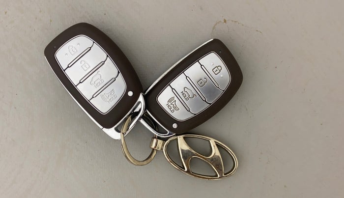 2022 Hyundai VENUE SX PLUS 1.0 TURBO DCT, Petrol, Automatic, 7,657 km, Key Close Up