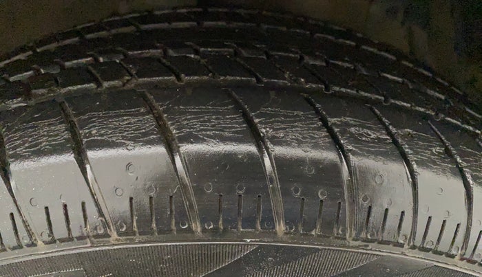 2015 Maruti Ertiga ZXI, Petrol, Manual, 24,957 km, Right Front Tyre Tread