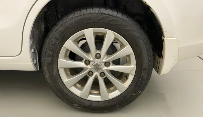 2015 Maruti Ertiga ZXI, Petrol, Manual, 24,957 km, Left Rear Wheel