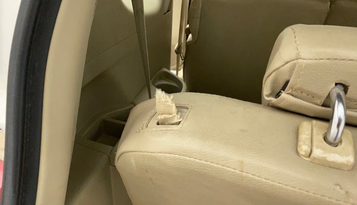 2015 Maruti Ertiga ZXI, Petrol, Manual, 24,957 km, Third-row left seat - Folding lever not working