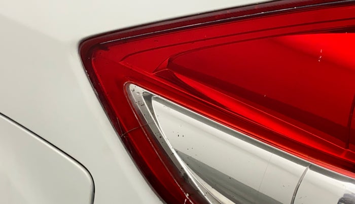 2015 Maruti Ertiga ZXI, Petrol, Manual, 24,957 km, Left tail light - Minor damage