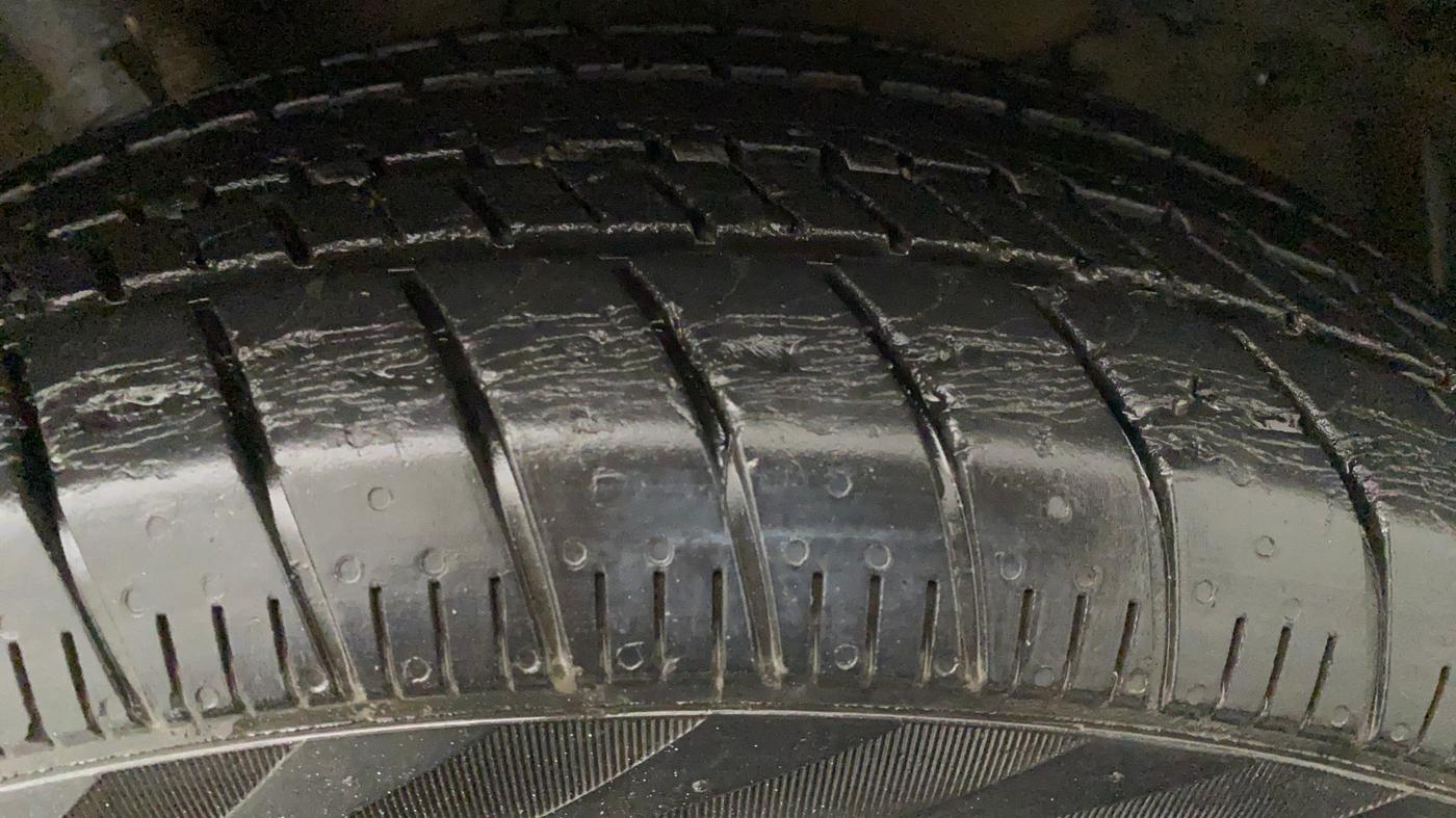 2015 Maruti Ertiga ZXI, Petrol, Manual, 24,957 km, Left Front Tyre Tread