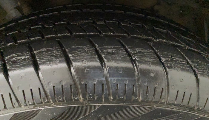 2015 Maruti Ertiga ZXI, Petrol, Manual, 24,957 km, Left Front Tyre Tread