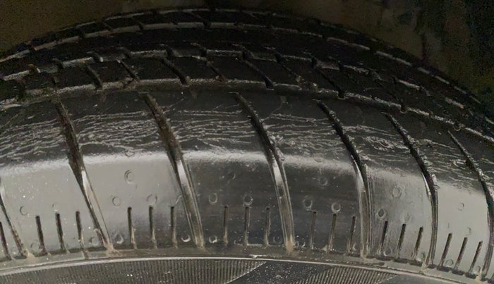 2015 Maruti Ertiga ZXI, Petrol, Manual, 24,957 km, Left Rear Tyre Tread
