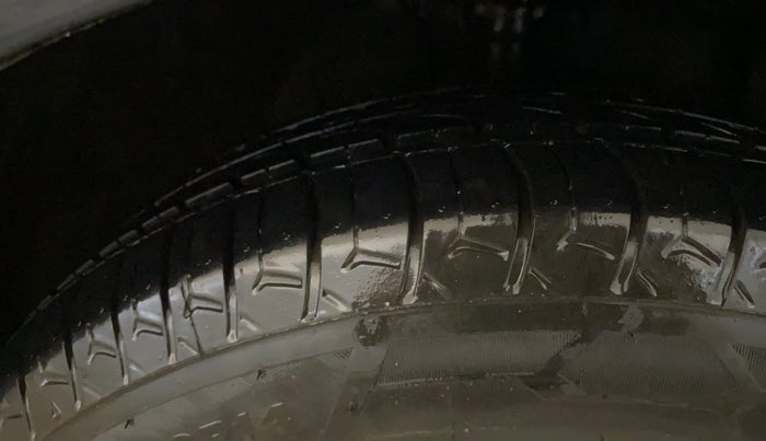 2020 Hyundai GRAND I10 NIOS MAGNA 1.2 KAPPA VTVT, Petrol, Manual, 33,932 km, Right Front Tyre Tread