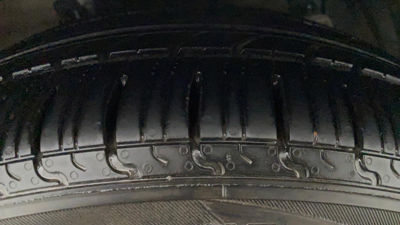 2014 Maruti Ciaz ZXI, Petrol, Manual, 63,412 km, Left Front Tyre Tread
