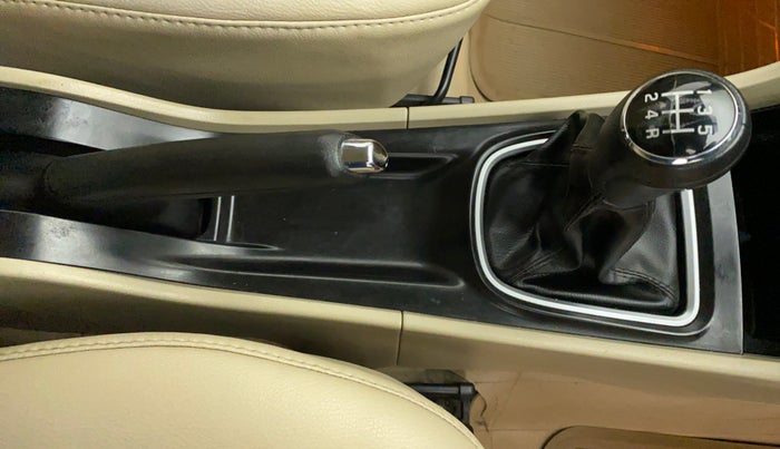 2014 Maruti Ciaz ZXI, Petrol, Manual, 63,412 km, Gear Lever