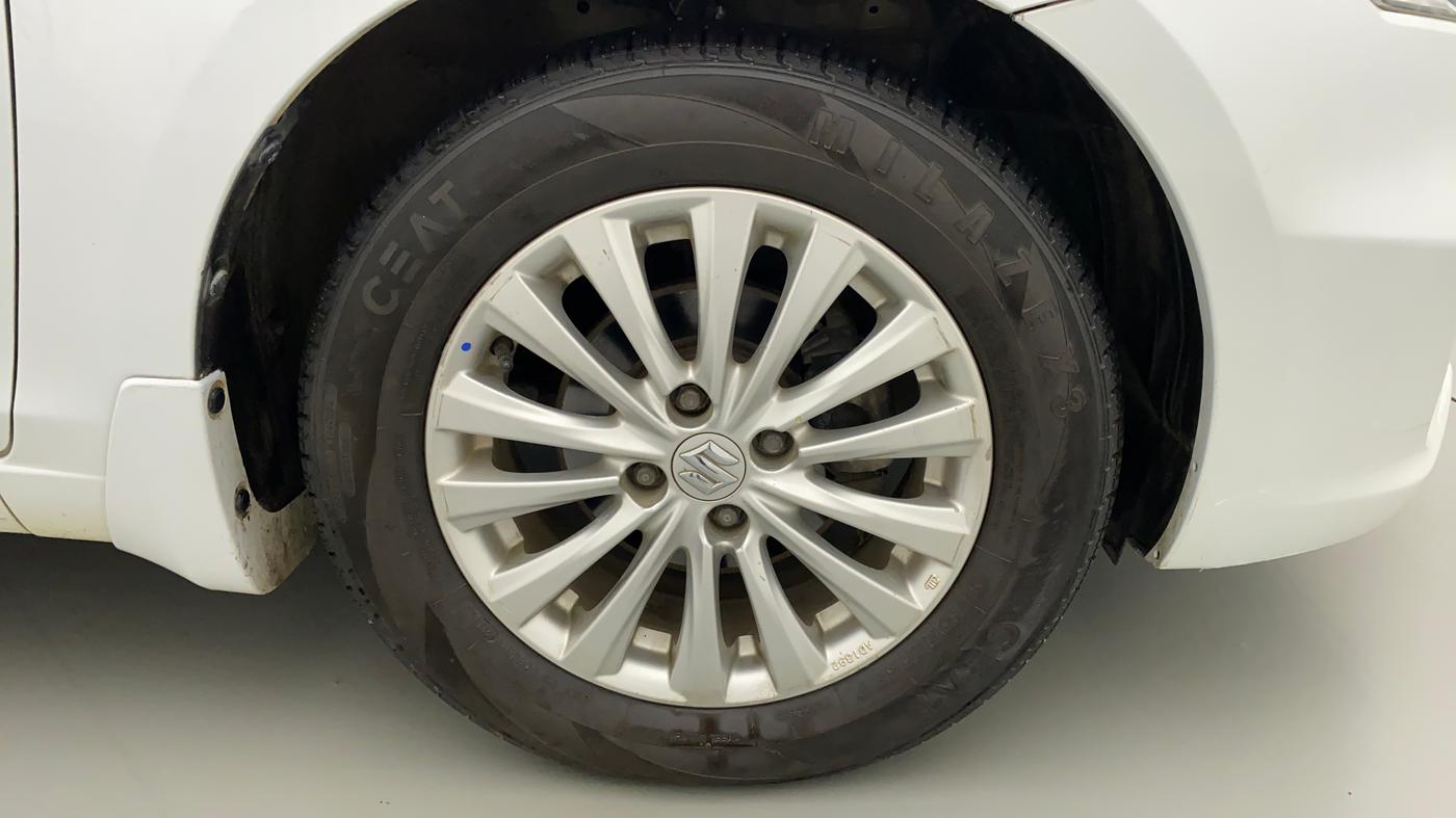 2014 Maruti Ciaz ZXI, Petrol, Manual, 63,412 km, Right Front Wheel