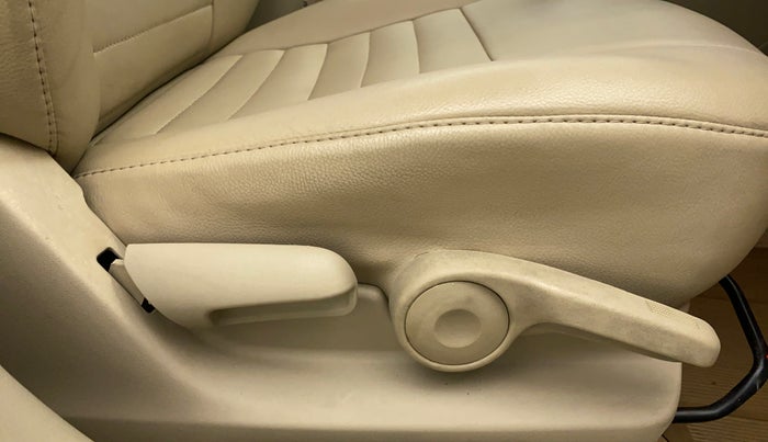 2014 Maruti Ciaz ZXI, Petrol, Manual, 63,412 km, Driver Side Adjustment Panel