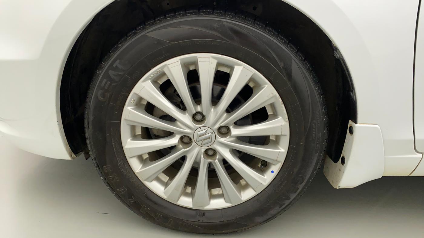 2014 Maruti Ciaz ZXI, Petrol, Manual, 63,412 km, Left Front Wheel