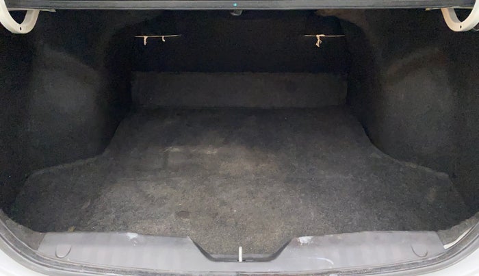 2014 Maruti Ciaz ZXI, Petrol, Manual, 63,412 km, Boot Inside