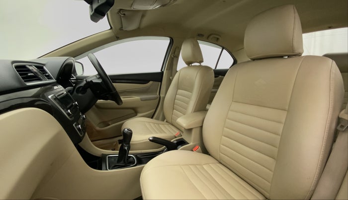 2014 Maruti Ciaz ZXI, Petrol, Manual, 63,412 km, Right Side Front Door Cabin