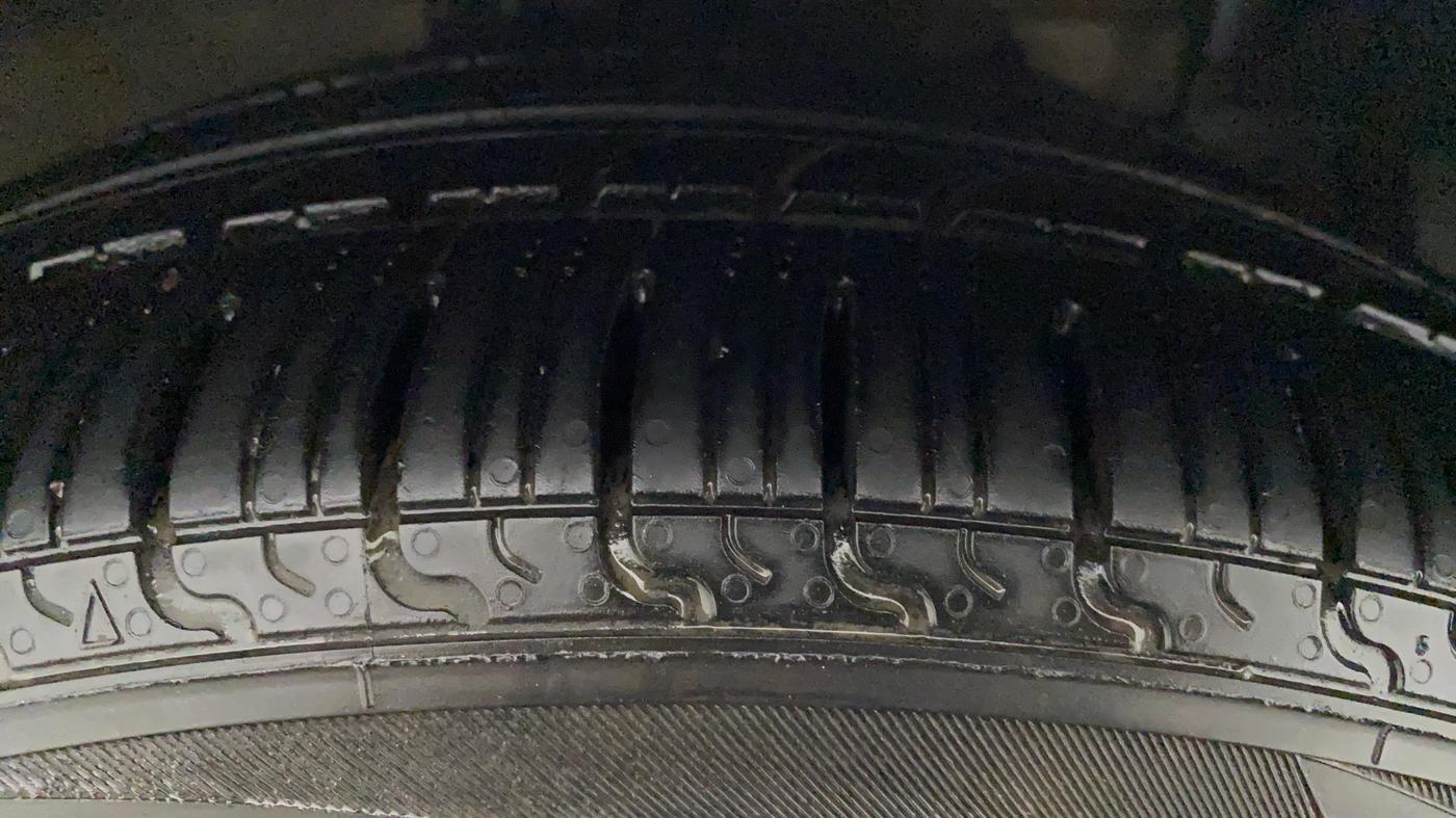 2014 Maruti Ciaz ZXI, Petrol, Manual, 63,412 km, Right Front Tyre Tread