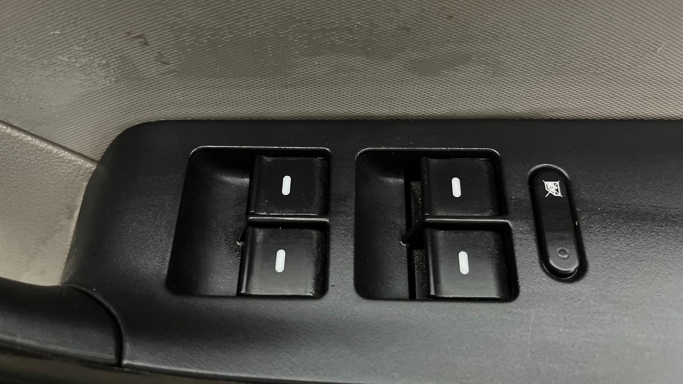 2016 Tata Tiago XT PETROL, Petrol, Manual, 63,978 km, Driver Side Door Panels Control