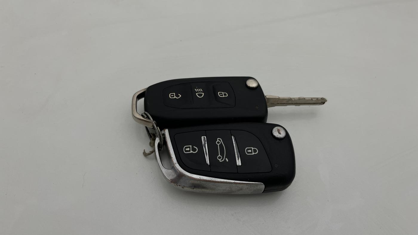 2016 Tata Tiago XT PETROL, Petrol, Manual, 63,978 km, Key Close Up