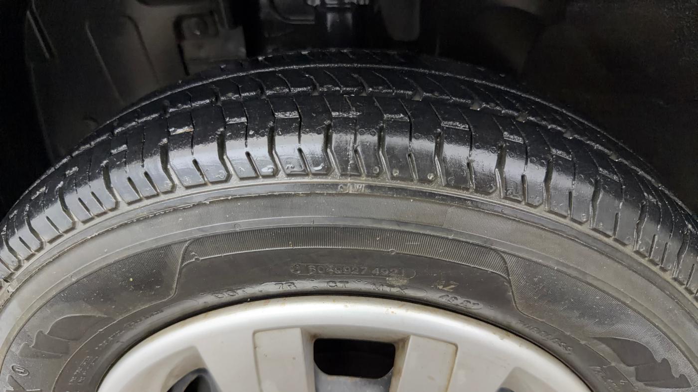 2016 Renault Kwid RXT 0.8, Petrol, Manual, 77,189 km, Left Rear Tyre Tread