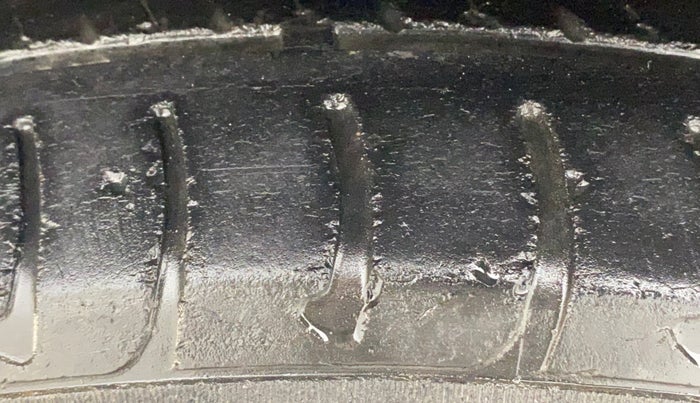 2017 Renault Duster RXL PETROL, Petrol, Manual, 42,528 km, Left Front Tyre Tread