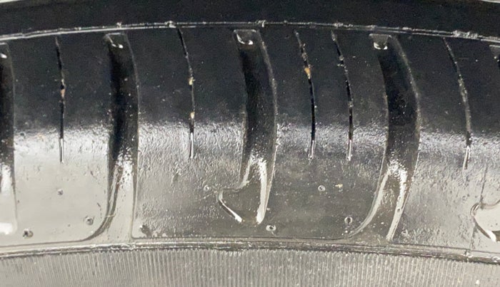 2017 Renault Duster RXL PETROL, Petrol, Manual, 42,528 km, Left Rear Tyre Tread