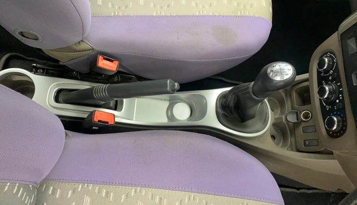 2017 Renault Duster RXL PETROL, Petrol, Manual, 42,528 km, Gear Lever