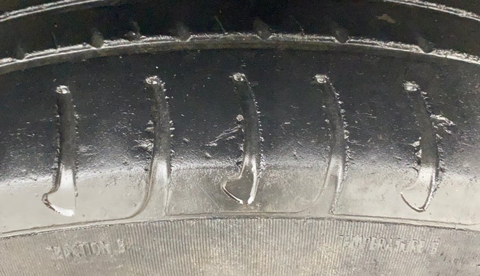 2017 Renault Duster RXL PETROL, Petrol, Manual, 42,528 km, Right Front Tyre Tread