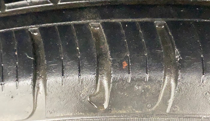 2017 Renault Duster RXL PETROL, Petrol, Manual, 42,528 km, Right Rear Tyre Tread