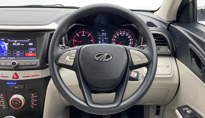 2020 Mahindra XUV300 1.5 W6 MT, Diesel, Manual, 4,077 km, Steering Wheel Close Up