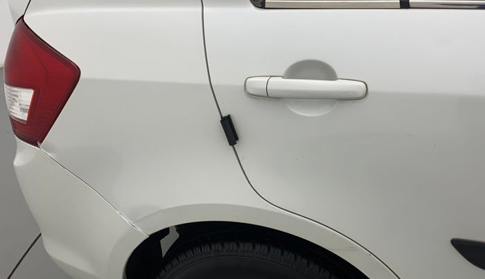 2015 Maruti Swift Dzire VDI ABS, Diesel, Manual, 1,08,268 km, Right quarter panel - Minor scratches