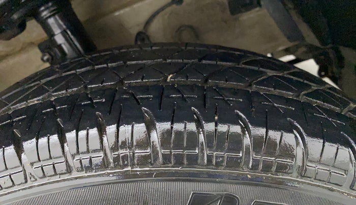 2015 Maruti Swift Dzire VDI ABS, Diesel, Manual, 1,08,268 km, Right Front Tyre Tread