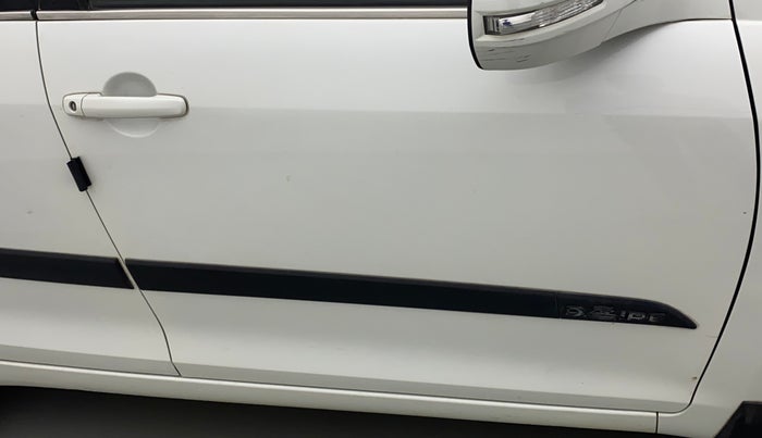 2015 Maruti Swift Dzire VDI ABS, Diesel, Manual, 1,08,268 km, Driver-side door - Slightly rusted
