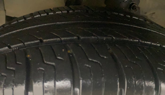 2014 Ford Figo EXI 1.2 PETROL, Petrol, Manual, 1,11,013 km, Left Front Tyre Tread