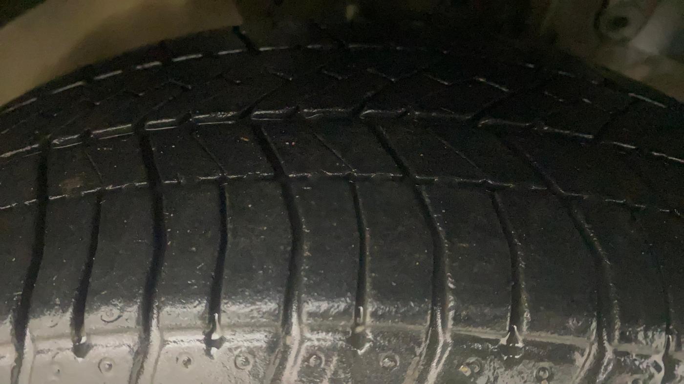 2014 Ford Figo EXI 1.2 PETROL, Petrol, Manual, 1,11,013 km, Right Front Tyre Tread