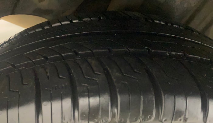 2014 Ford Figo EXI 1.2 PETROL, Petrol, Manual, 1,11,013 km, Right Rear Tyre Tread