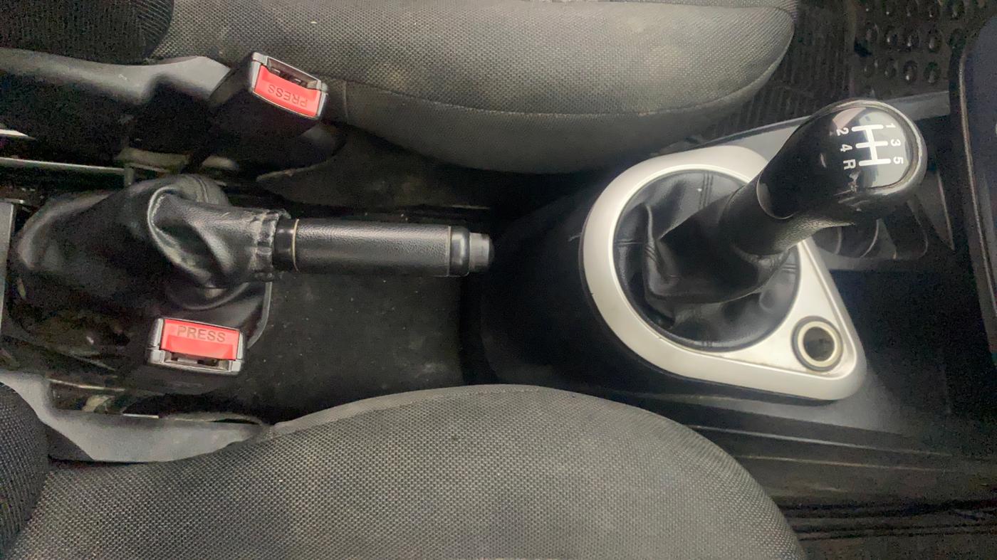 2014 Ford Figo EXI 1.2 PETROL, Petrol, Manual, 1,11,013 km, Gear Lever