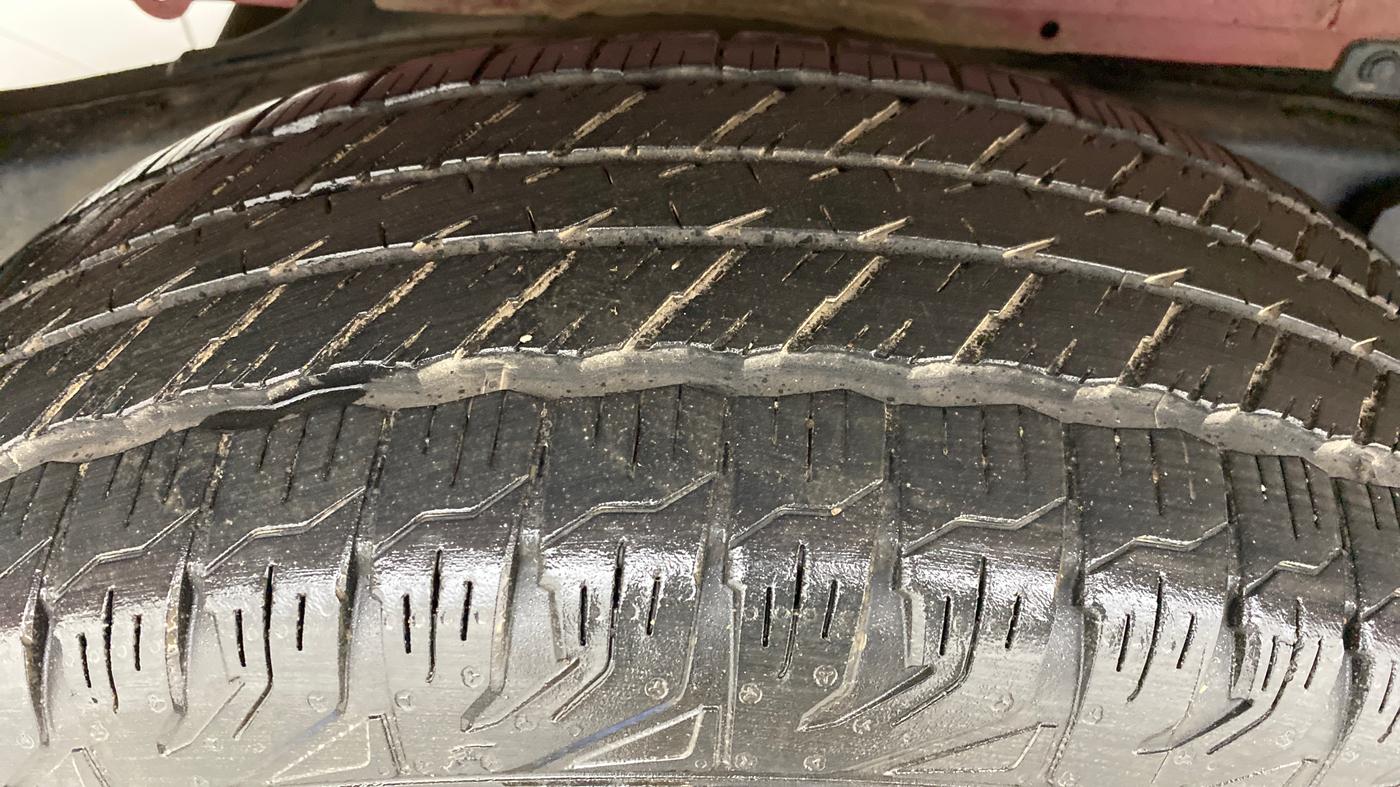 2017 Mahindra Scorpio S10 AT, Diesel, Automatic, 70,369 km, Right Rear Tyre Tread
