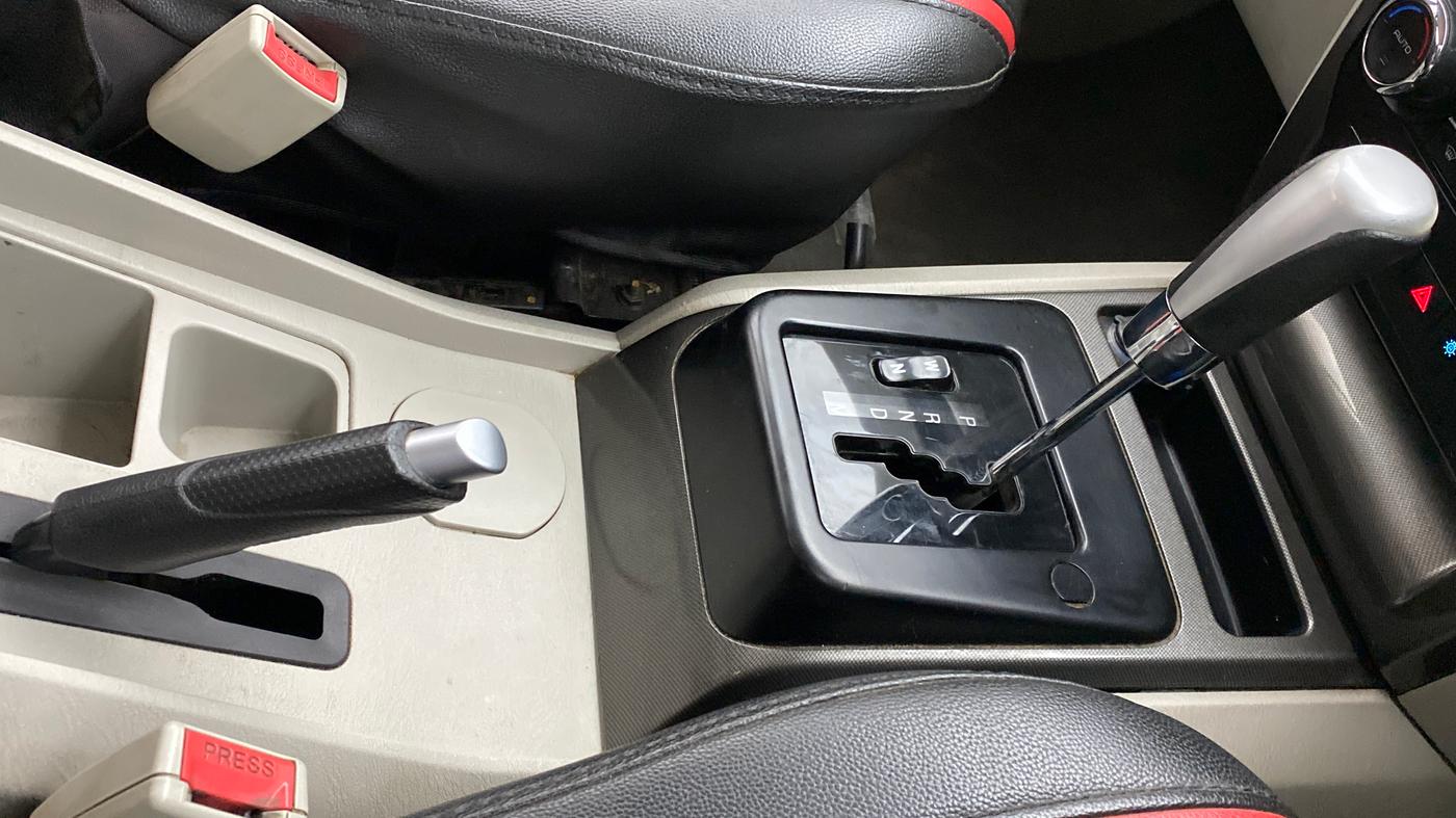 2017 Mahindra Scorpio S10 AT, Diesel, Automatic, 70,369 km, Gear Lever