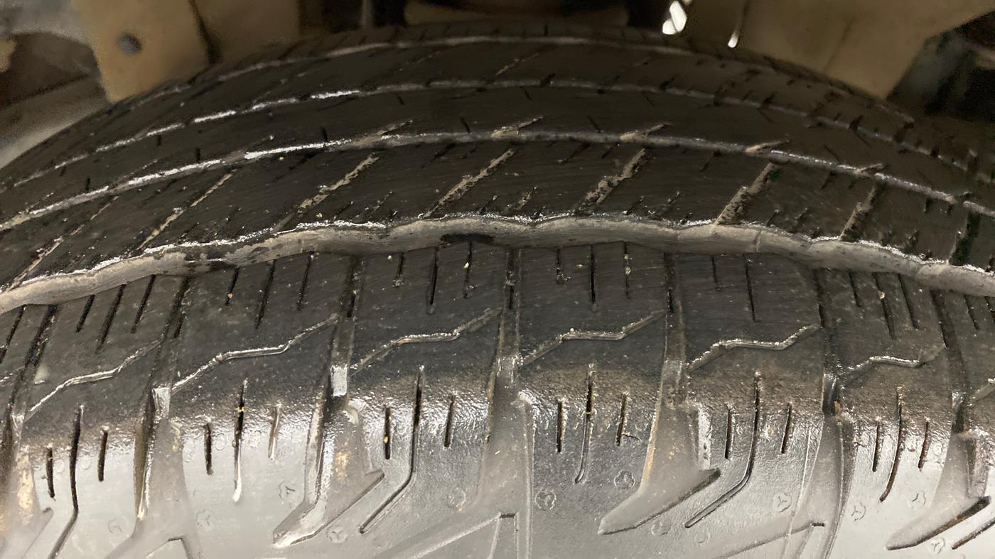 2017 Mahindra Scorpio S10 AT, Diesel, Automatic, 70,369 km, Right Front Tyre Tread